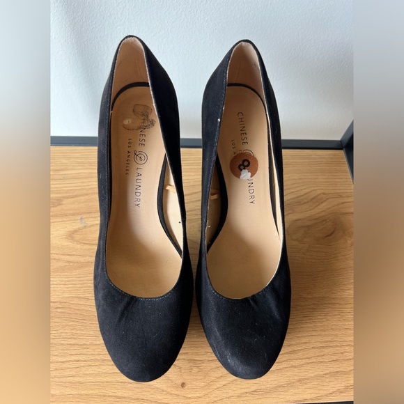 Black Platform Heels | Size 8 - Picture 3 of 4